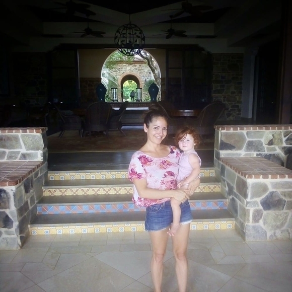 Meet your Posher, Vanessa - Picture 1 of 1